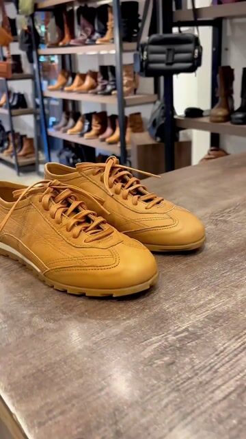 Video de SOLEMNIA SHOES