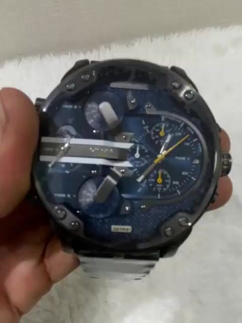 Vídeo de Diesel Mr. Daddy 2.0 Azul Galaxia Amarelo Linha Premium DZ7891