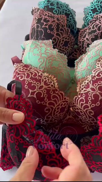 Video de Conjunto Renda Elegante com Bojo e Aro Único: Sustenta e Modela o Corpo