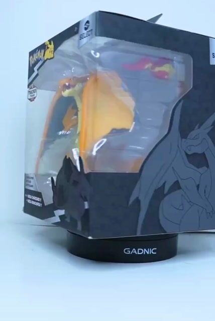 Video de Pokémon Select Trainer Team Mega Charizard Articulado