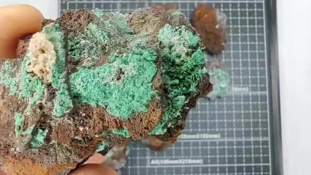 Video de 400 gr Brochantita y Atacamita (7 pz) - Minerales de Colección
