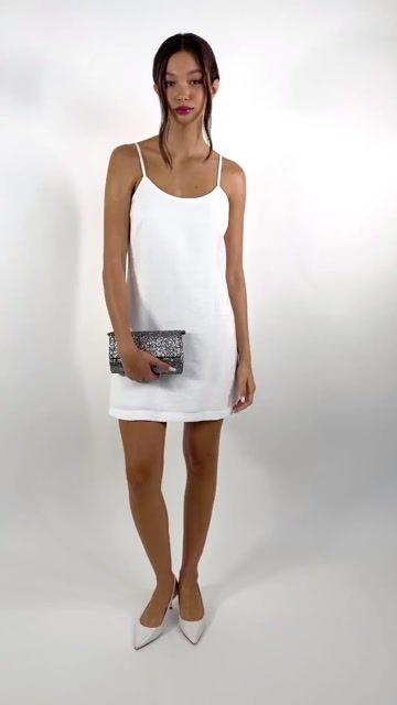 Video de Vestido Curto Com Recorte Vazado Nas Costas