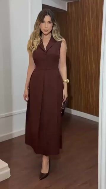 Video de Vestido Midi Com Gola Prega Na Saia - 205326