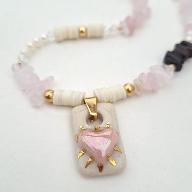 Video de Collar corazón sagrado rosa