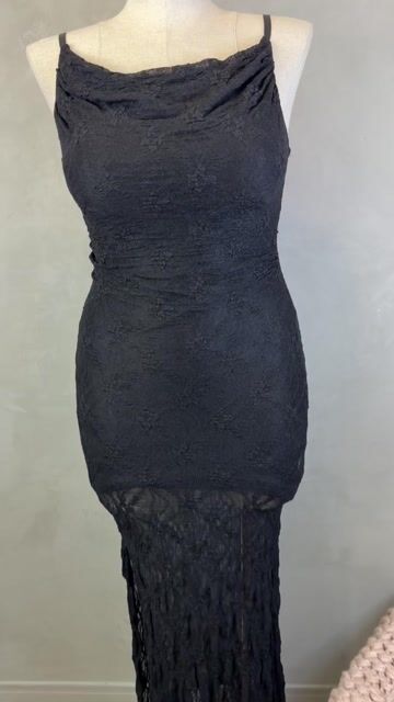 Video de Vestido Longo em Renda com Fenda Lateral Cod:20