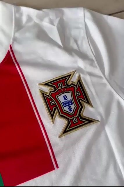 Video de CAMISETA PORTUGAL 2010 SUPLENTE BLANCA RONALDO 7