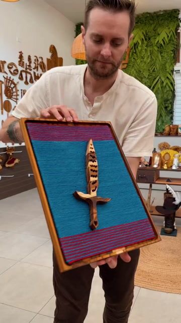 Vídeo de Quadro Ogum - 33cm Larg x43cm Alt - Collab Atelier e Romano