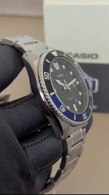 Video de Casio Duro BATMAN MDV-107D-1A2 44mm - AÇO/MOSTRADOR PRETO