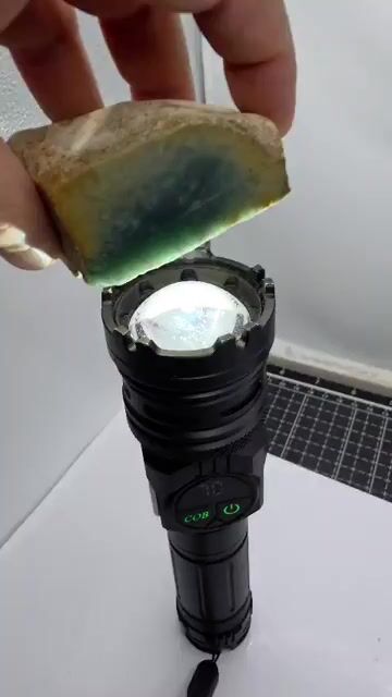Video de 204 g Jadeita de Guatemala en Bruto Especimen Unico