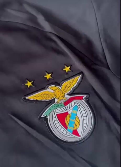 Video de CAMISETA RETRO BENFICA 2009/10 NEGRA AIMAR 10