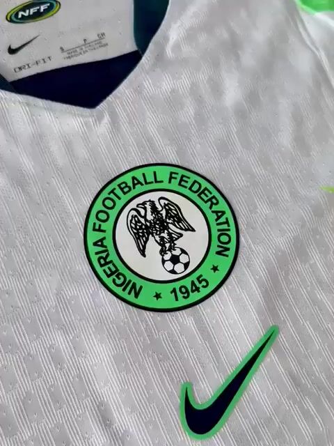 Video de CAMISETA NIGERIA 2026/27 BLANCA OSIMHEN 9 - TELA JUGADOR