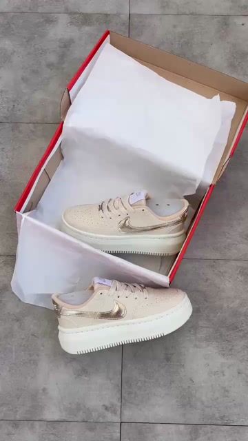 Vídeo de Tênis Nike Court Vision Nude Gold Moda Feminino