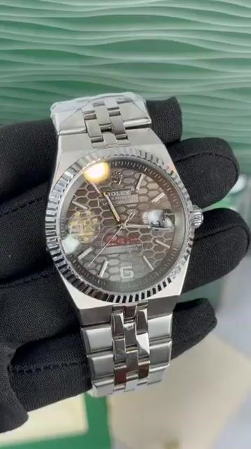 Video de Rolex Land-Dweller 40mm - mostrador preto/ bezel canelado