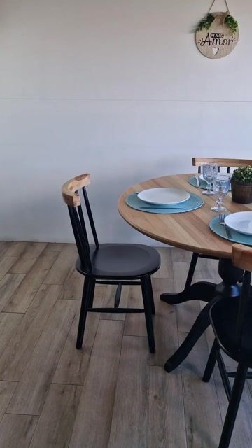 Vídeo de Conjunto Mesa de Jantar Redonda Milena com 4 Cadeiras Milena