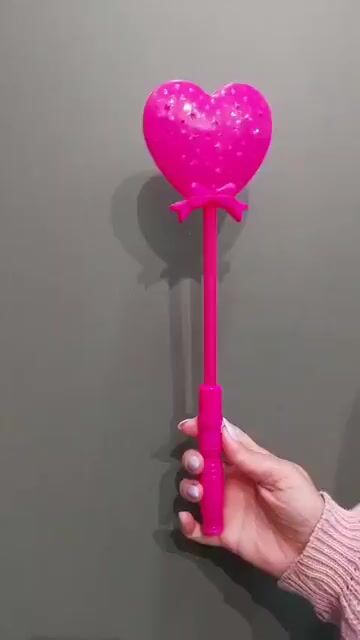 Vídeo de VARINHA LED CORACAO 33 CM C/1 UN - PINK