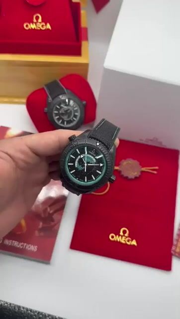 Video de Omega Seamaster Planet Ocean Deep Black 42mm - AÇO PRETO/MOSTRADOR PRETO - NYLON