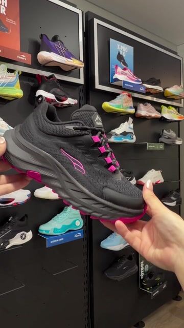 Video de ZAPATILLAS FIERCE TRACK MUJER MAGENTA