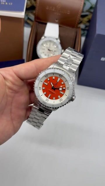Video de Breitling Superocean 44mm - AÇO/MOSTRADOR LARANJA