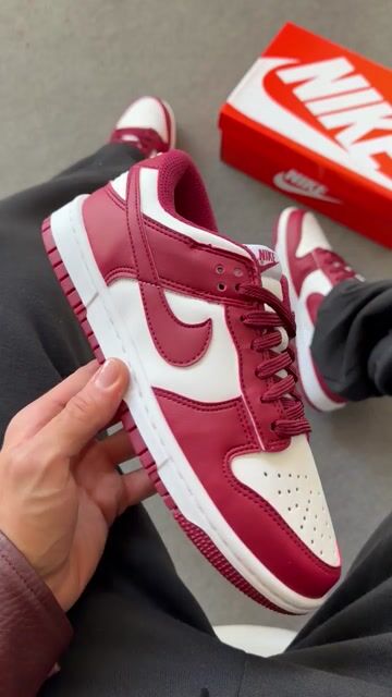 Vídeo de DUNK LOW PRO LUXO BORDÔ - MASCULINO