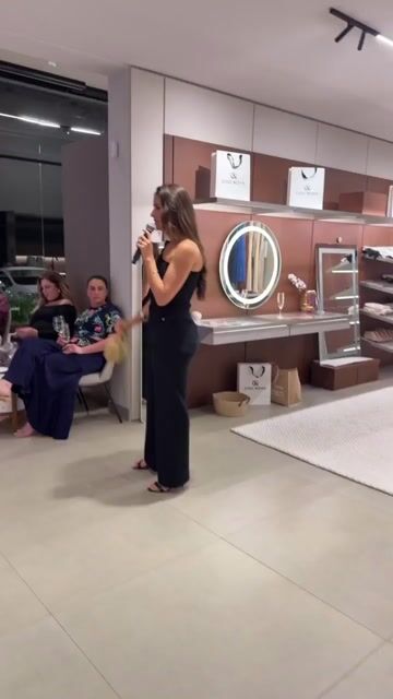 Vídeo de Conjunto calça e blusa assimétrica preta