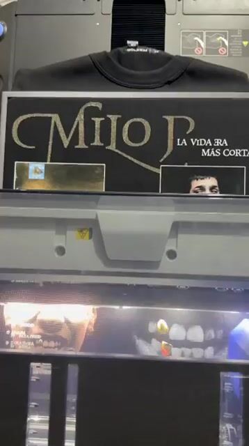 Video de Remera Milo J La Vida Era Mas Corta Collage