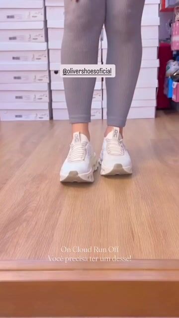 Vídeo de Tênis On Cloud Off White - Forma Normal