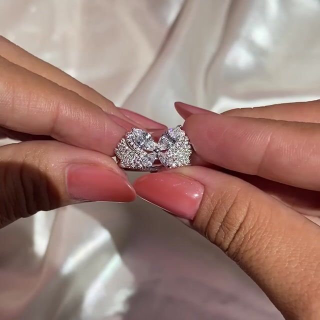 Video de Anel Loreta · Prata 925 · Maxi · Design Borboleta Cravejada
