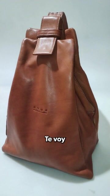 Video de Mochila DYMS Cuero Triangular - A 3166