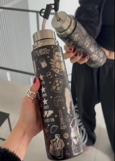 Video de TERMO AUTOCEBANTE ACERO INOXIDABLE 750 ml | FULL GRABADO PERSONALIZADO - TEMÁTICA ARGENTINA SCALONETA