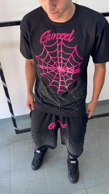 Video de Remera gunzel spide stras
