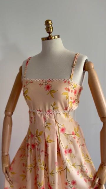 Vídeo de VESTIDO ROSÁLIA SEMI LONGO AMARELO