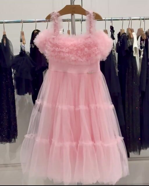 Vídeo de Vestido de Tule Rosa Blush com Frufrus