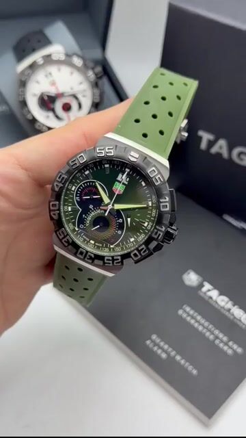Video de TAG Heuer Fórmula 1 44mm - AÇO/MOSTRADOR VERDE - SILICONE