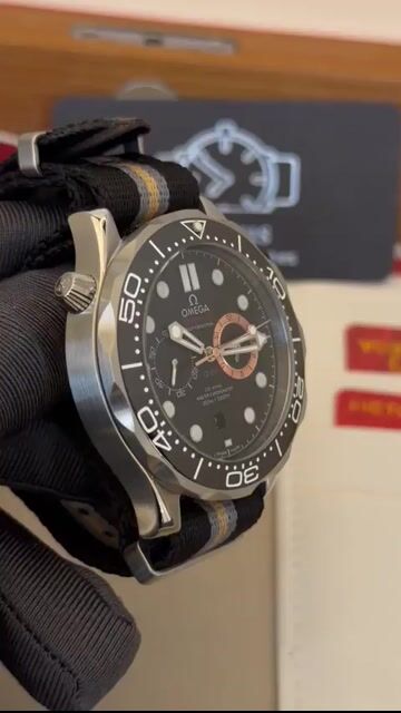 Video de Omega Seamaster 007 43mm - AÇO/MOSTRADOR PRETO - NYLON