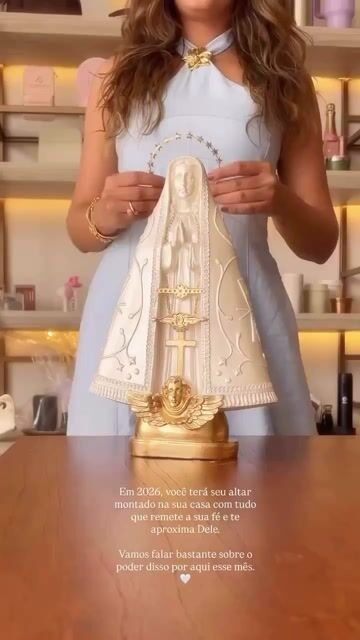 Video de Nossa Senhora Aparecida 40cm c/ Coroa Dourada Resplendor Folheada - Branco Perolado E Dourado