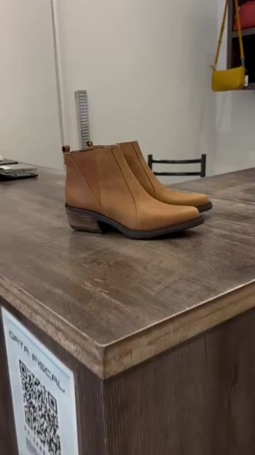 Video de SOLEMNIA SHOES