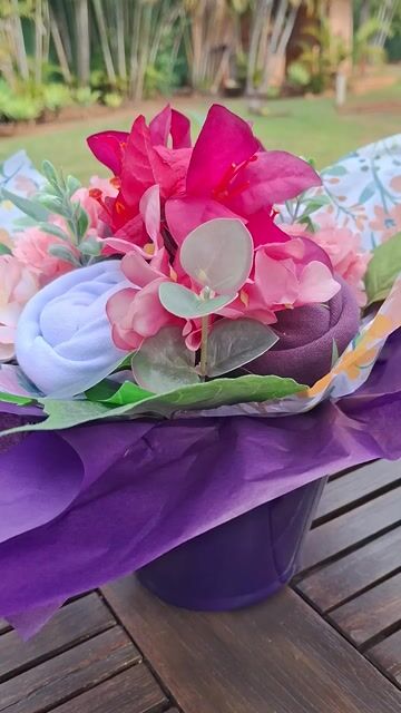 Vídeo de Bouquet de Roupinhas Violeta