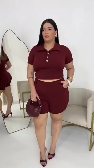 Video de Conjunto Plus Size Cropped com Botões e Short com Bolso Anarruga