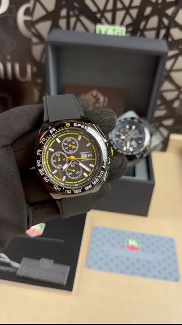 Video de TAG Heuer Fórmula 1 42mm - AÇO/MOSTRADOR PRETO - SILICONE