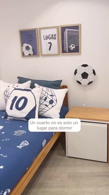 Video de Lámpara Pared Pelota de Fútbol Blanca y Negra