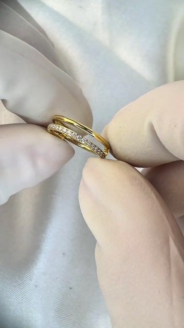Vídeo de Argola cliker dupla lisa e cravejada 1.2- Titânio PVD Gold