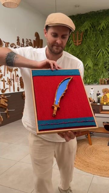 Vídeo de Quadro Ogum - 33cm Larg x43cm Alt - Collab Atelier e Romano