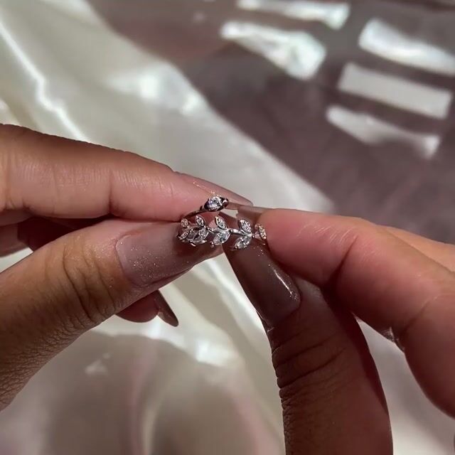 Video de Anel Alexa · Prata 925 · Ajustável · Design Floral