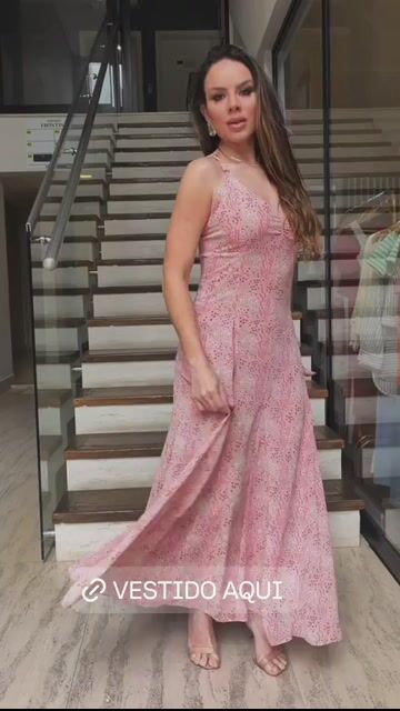 Video de Vestido Longuete Com Nesgas Liberty Em Chiffon Rosa