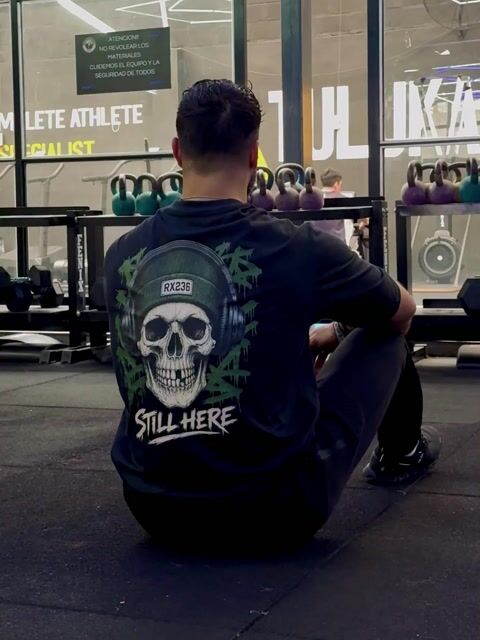 Video de Remera Still Here - Oversized