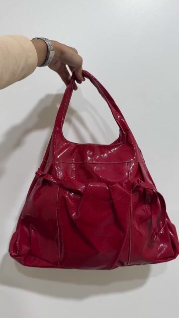 Vídeo de MAXI BOLSA VERMELHA •