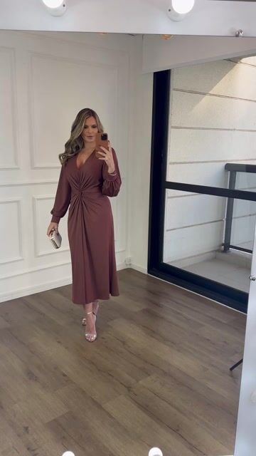 Video de VESTIDO MIDI COM FENDA CINTHIA MARROM