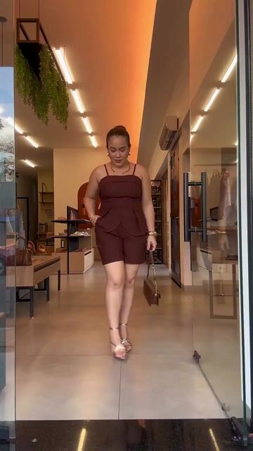 Video de Conjunto Feminino Short e Blusa Peplum Alfaiataria