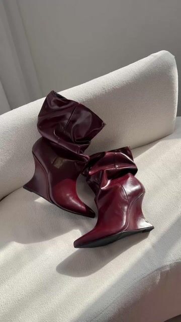Vídeo de Bota Sienna Slouch Salto Anabela – Bordô