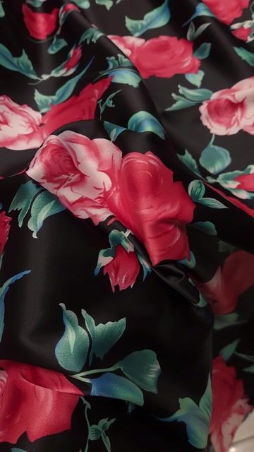 Video de SATÉN PRINT ROSAS NEGRO